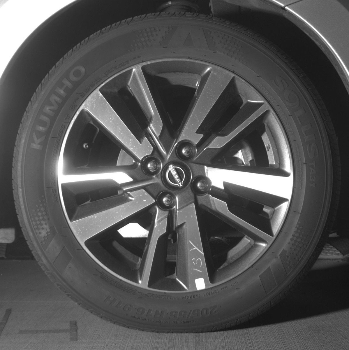 Used 2025 Nissan Versa SV image 13