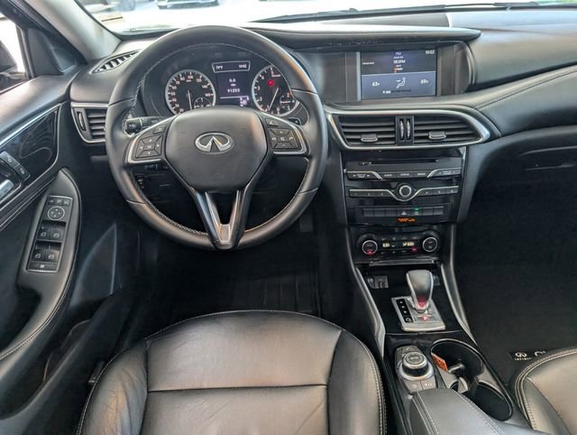 Used 2018 INFINITI QX30 image 9