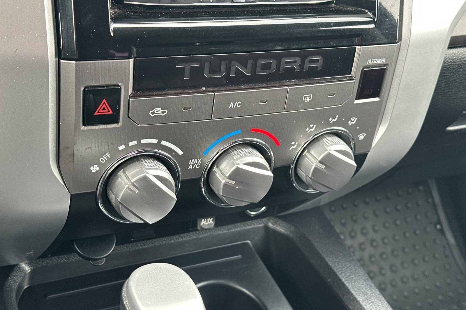 Used 2015 Toyota Tundra SR5 w/ SR5 Upgrade Package image 18