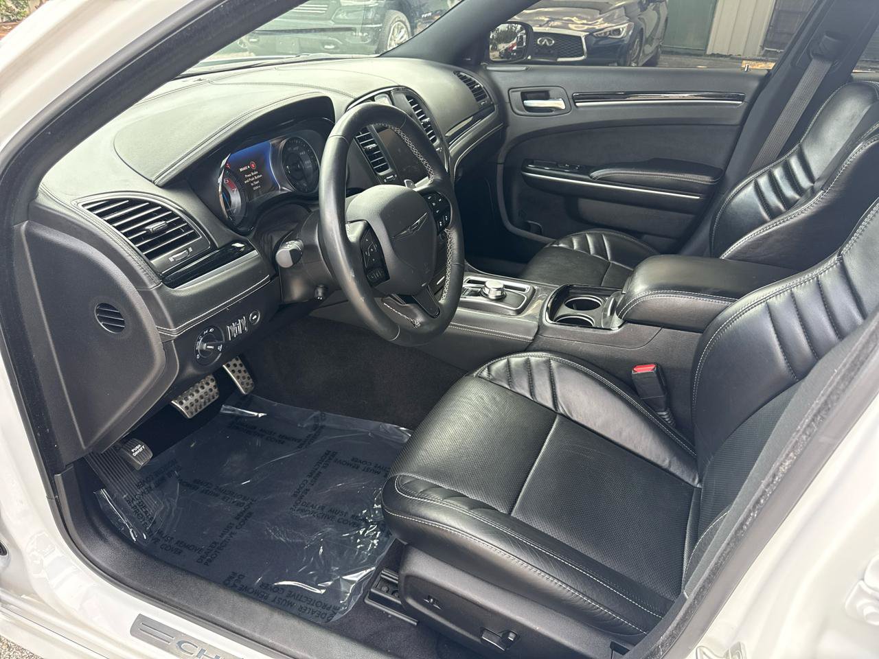 Used 2023 Chrysler 300 C RWD image 15