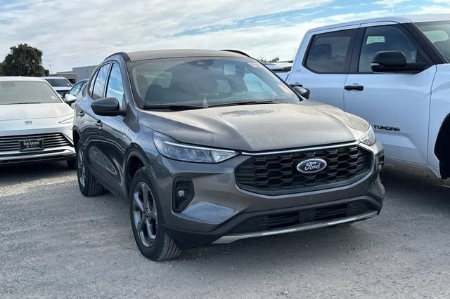 Used 2025 Ford Escape ST-Line Select AWD/4WD image 2