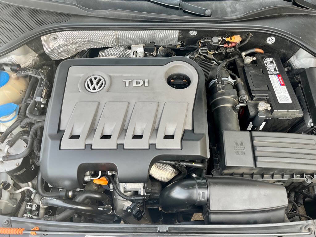 Used 2013 Volkswagen Passat TDI SE image 23