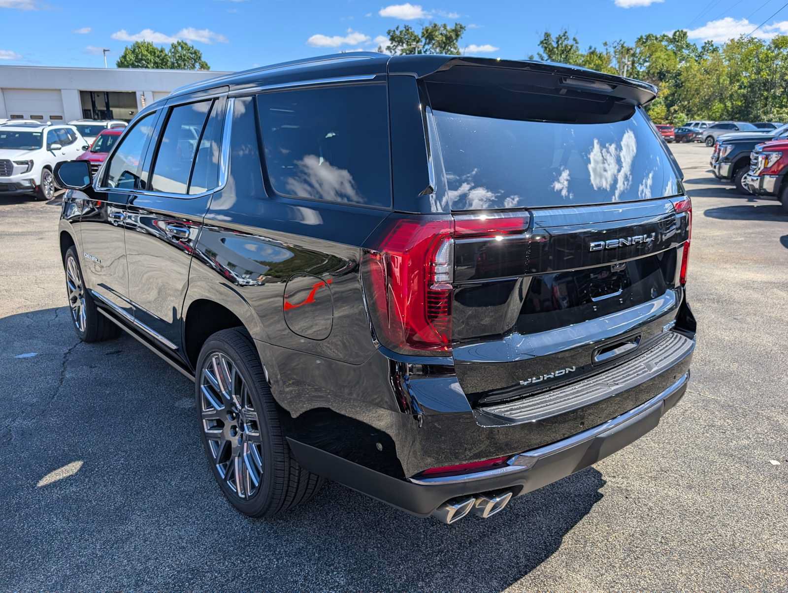 New 2026 GMC Yukon Denali Ultimate w/ LPO, Floor Liner Package AWD/4WD image 10