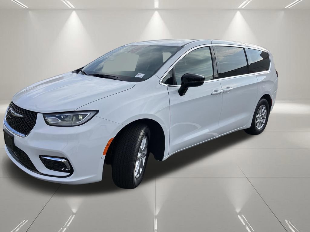 New 2026 Chrysler Pacifica Select image 4