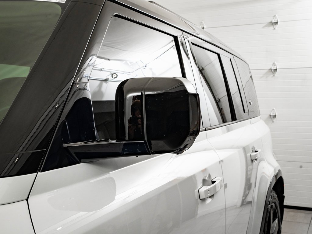 Used 2023 Land Rover Defender 110 X-Dynamic SE image 17