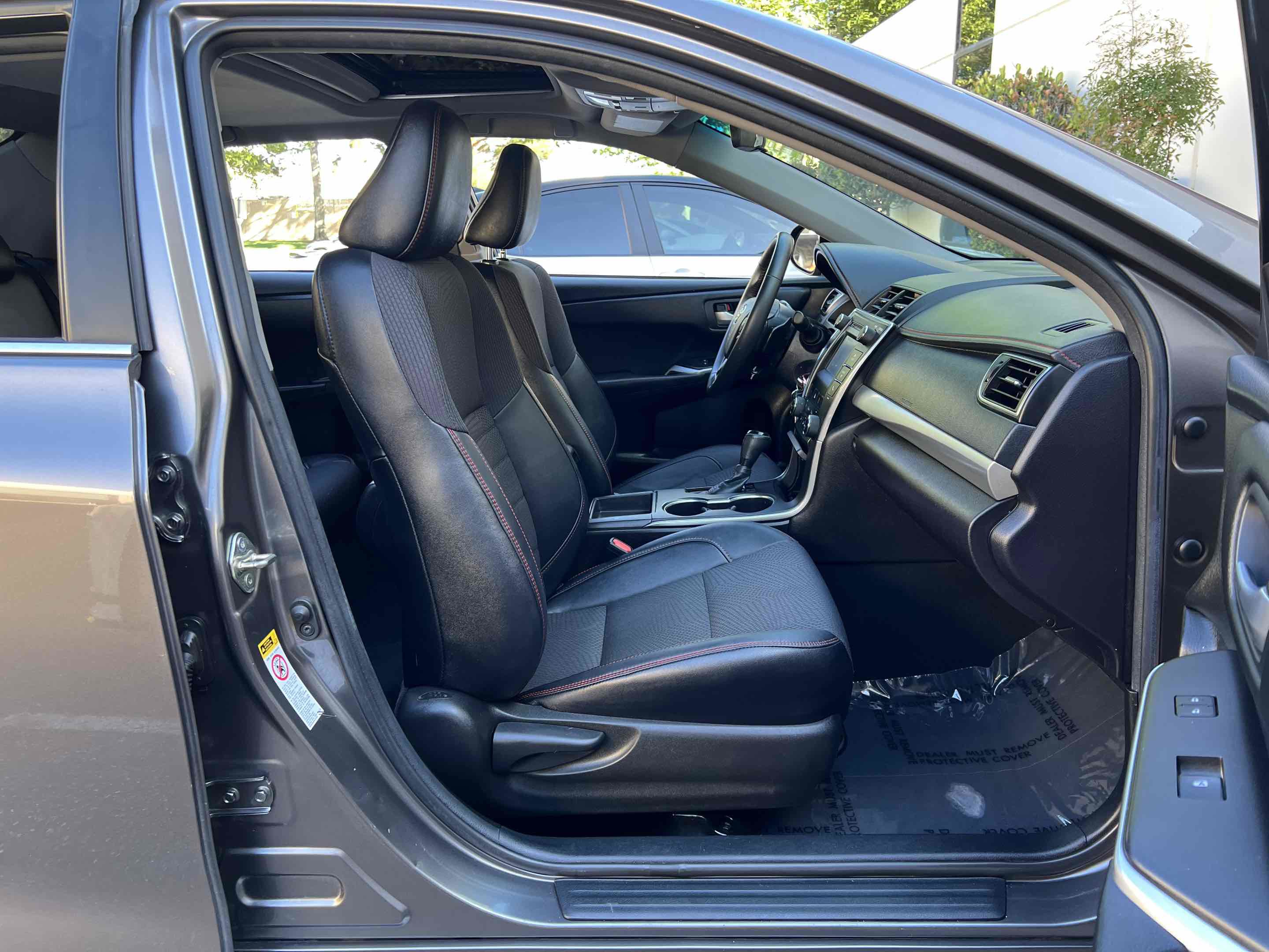 Used 2017 Toyota Camry SE w/ Moonroof Package FWD image 36