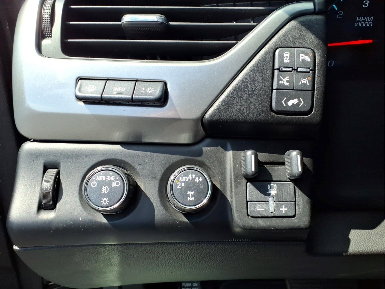 Used 2019 Chevrolet Suburban Premier w/ Premier Plus Edition image 14