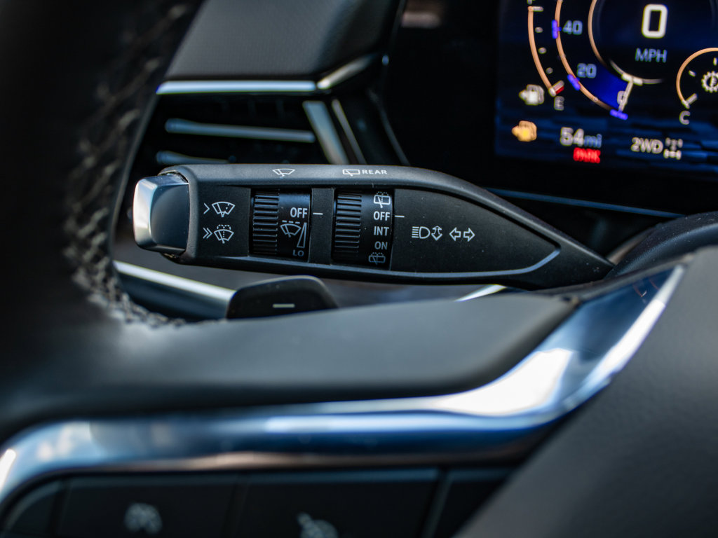 Used 2025 Chevrolet Suburban High Country image 32