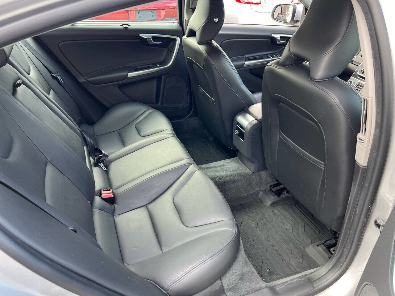 Used 2018 Volvo S60 T5 Inscription image 13