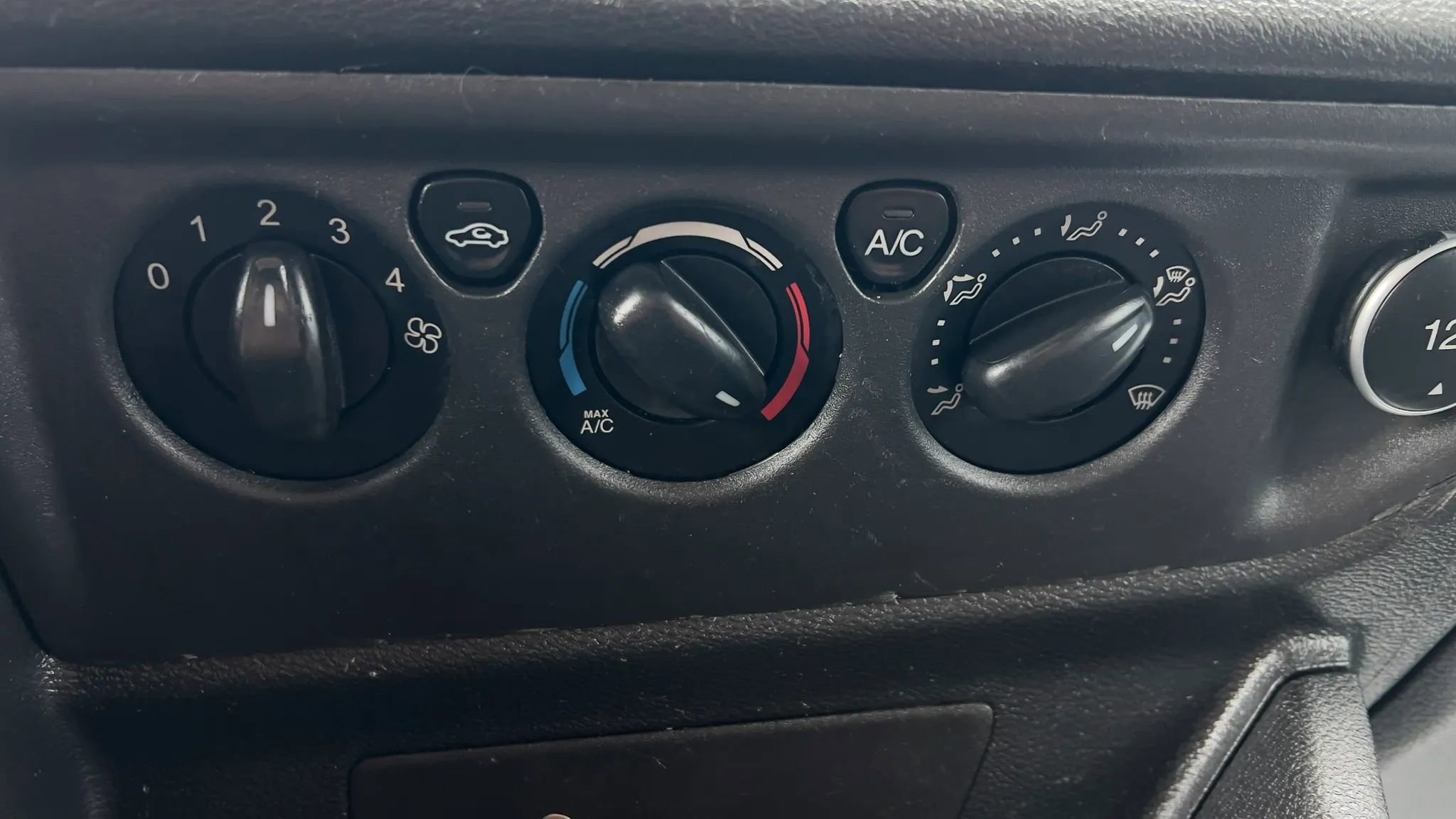 Used 2018 Ford Transit 350 148 High Roof image 23