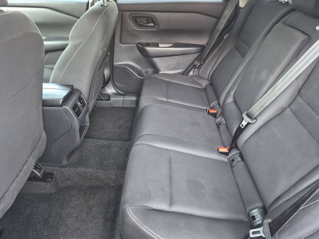 Used 2024 Nissan Rogue S AWD/4WD image 29