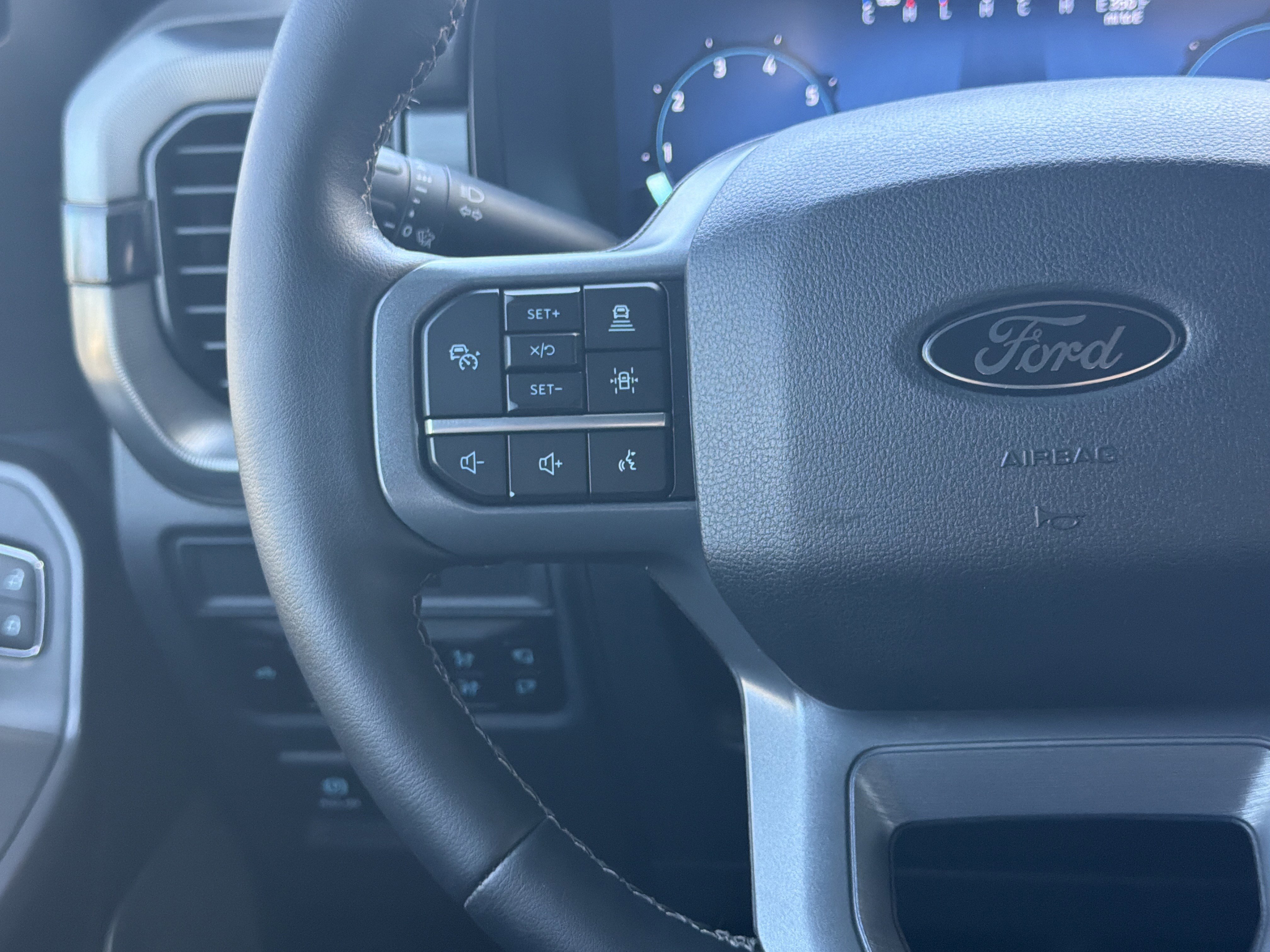 Used 2025 Ford F150 Lariat w/ Equipment Group 501A Mid image 18