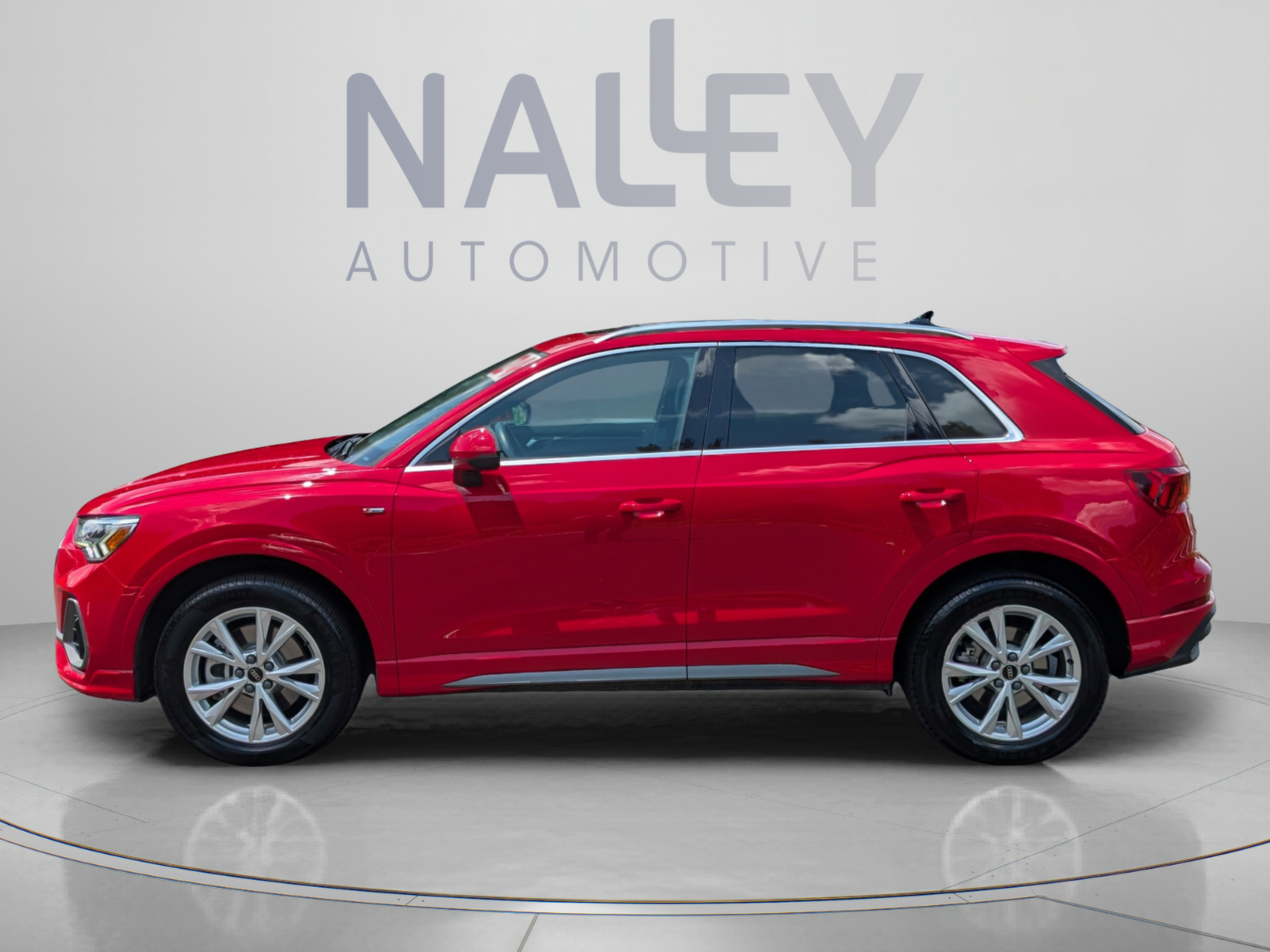 Used 2024 Audi Q3 2.0T Premium AWD/4WD image 2