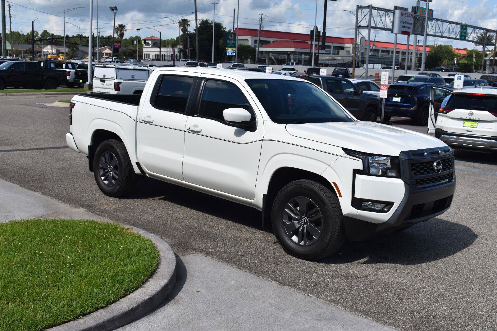 Certified 2025 Nissan Frontier SV w/ SV Convenience Package RWD image 18