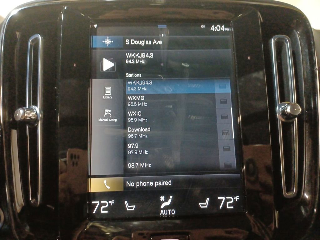 Used 2022 Volvo XC40 T5 R-Design image 12