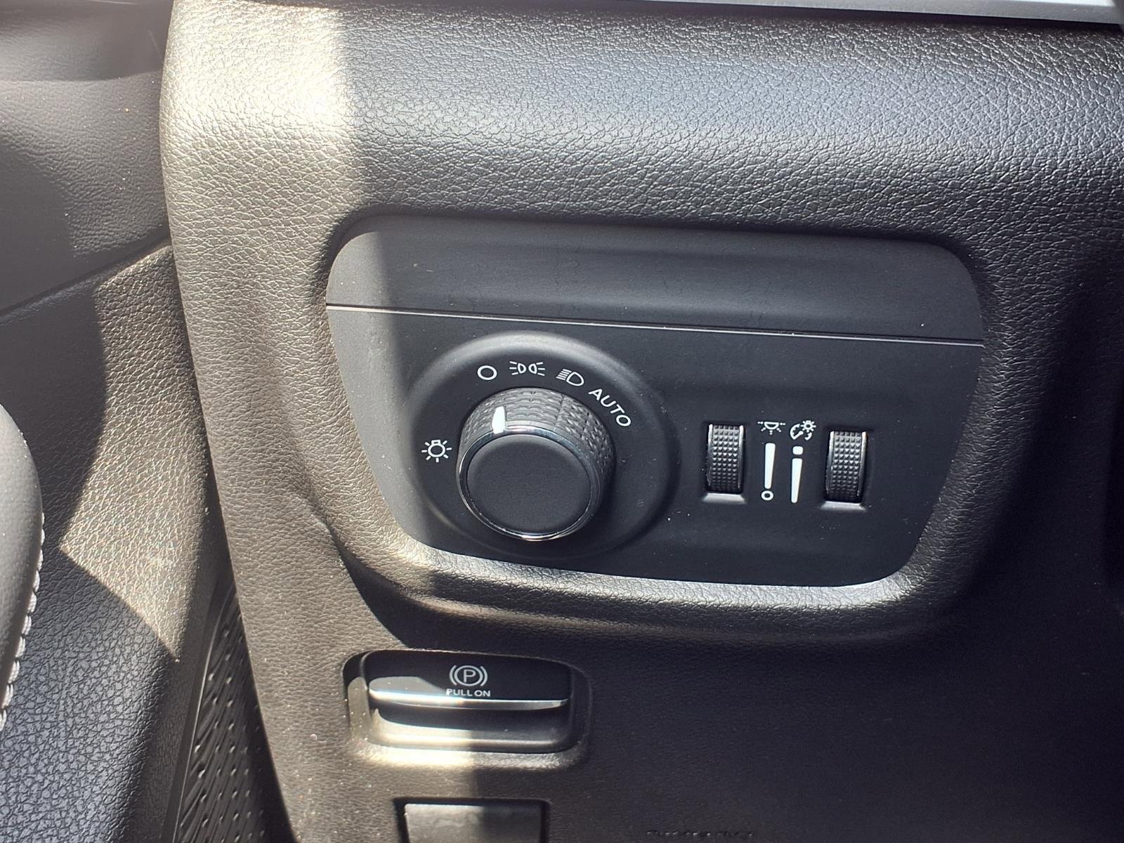 Used 2023 Jeep Grand Cherokee L Laredo image 18
