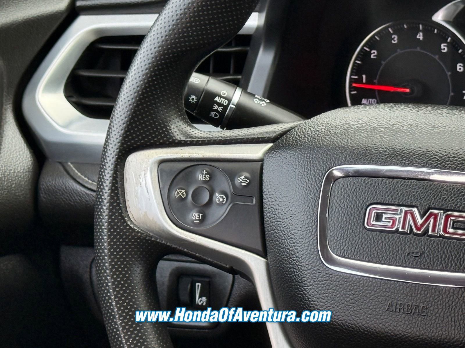 Used 2021 GMC Acadia SLE w/ Driver Convenience Package image 16