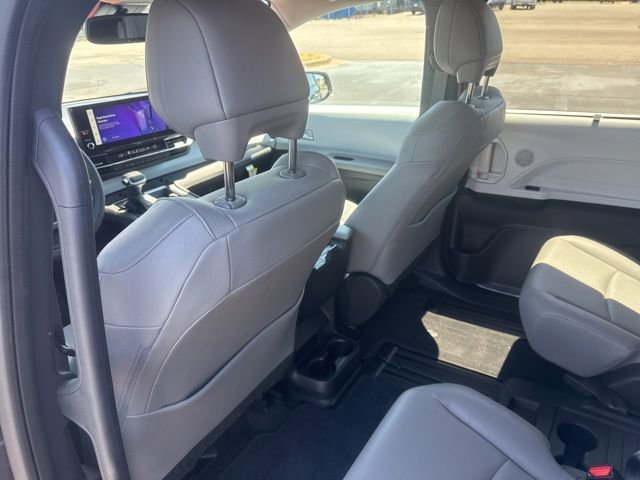 Used 2025 Toyota Sienna XLE image 11