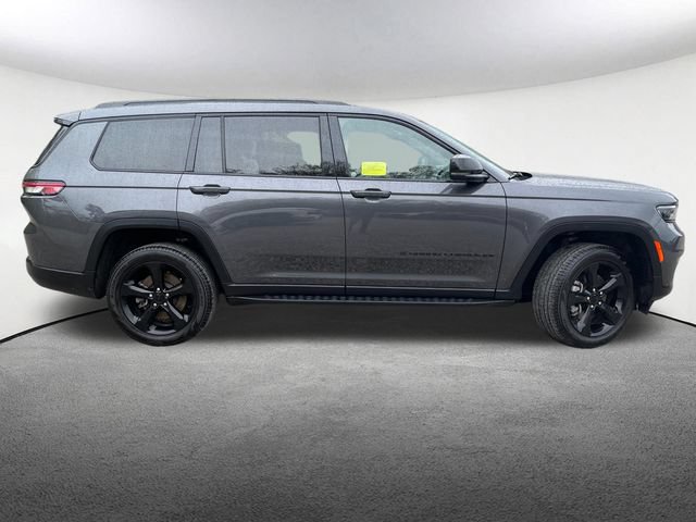 Used 2025 Jeep Grand Cherokee L Limited w/ Black Appearance Package AWD/4WD image 18