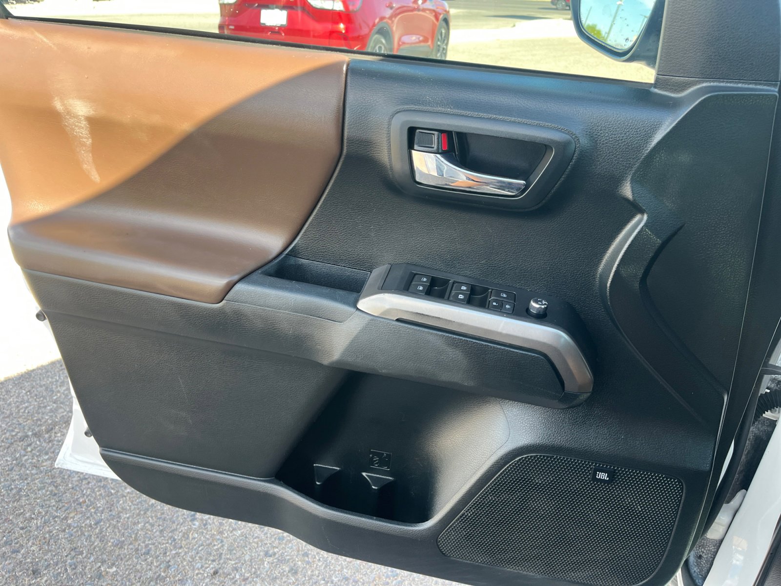 Used 2017 Toyota Tacoma Limited image 13