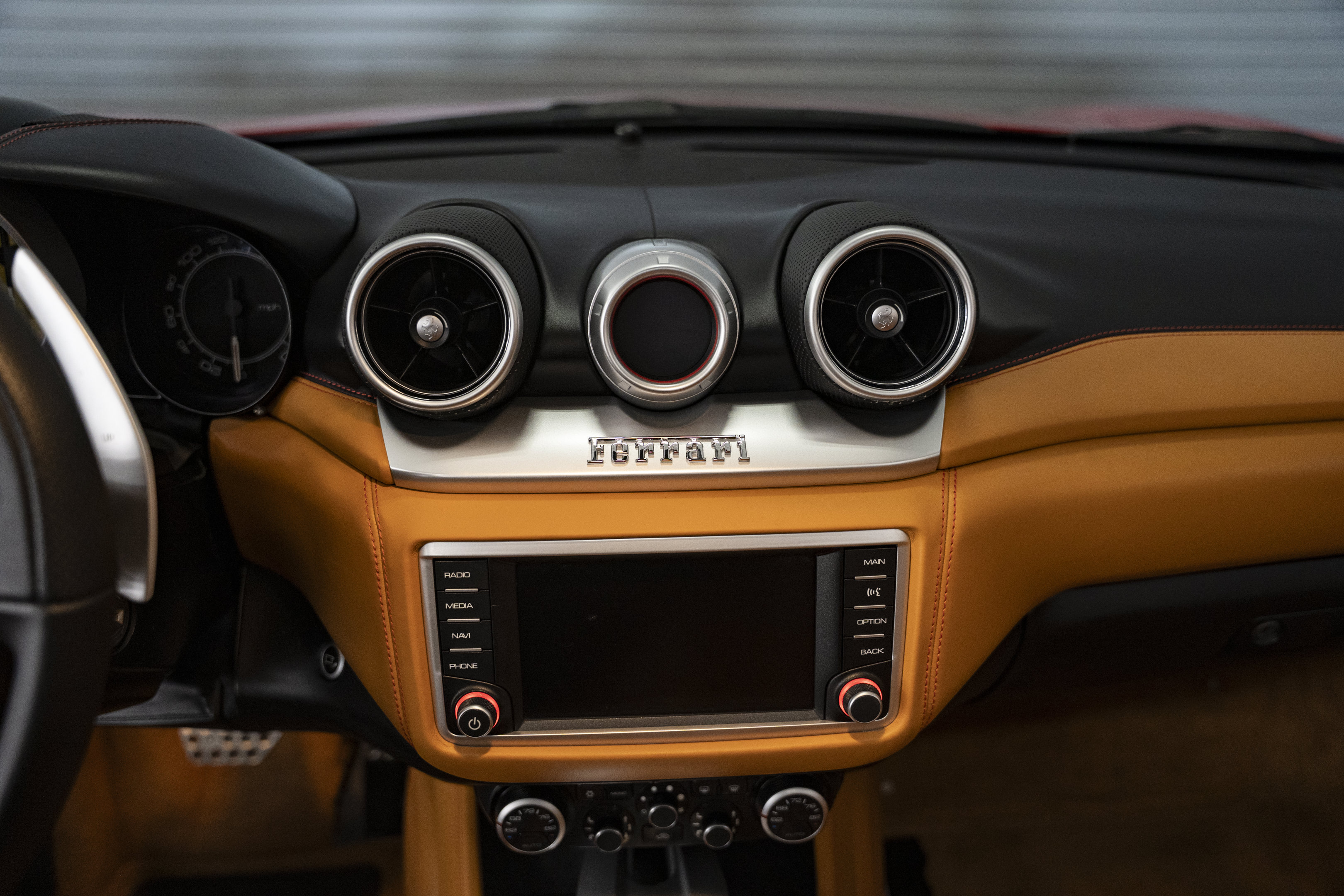Used 2016 Ferrari California T RWD image 45