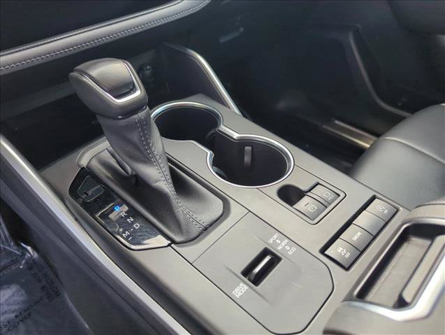 Used 2022 Toyota Highlander XLE FWD image 17