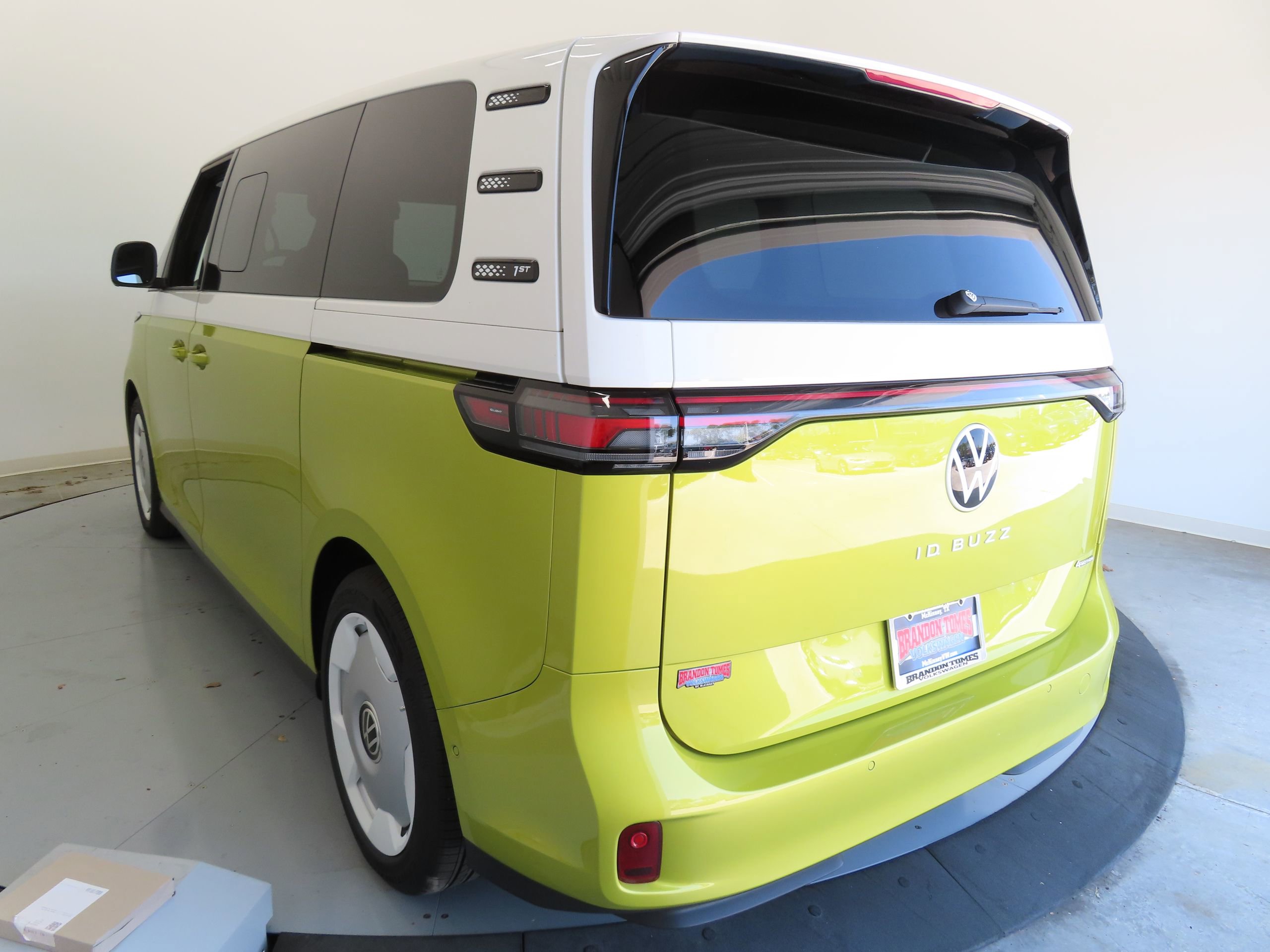 New 2025 Volkswagen ID. Buzz 1st Edition image 7