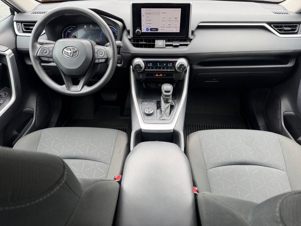 Used 2025 Toyota RAV4 XLE AWD/4WD image 16