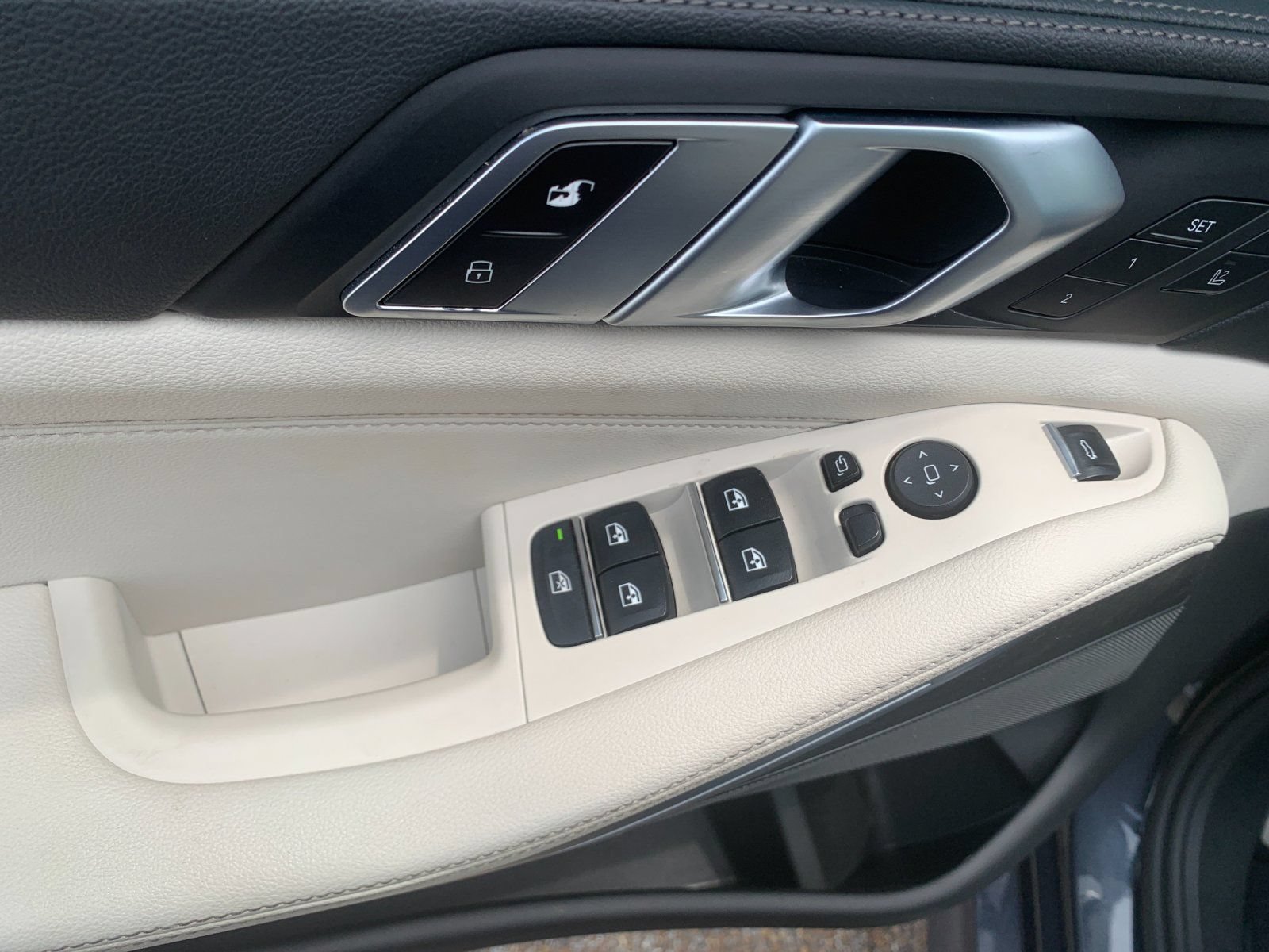 Used 2020 BMW X5 xDrive40i w/ M Sport Package AWD/4WD image 14