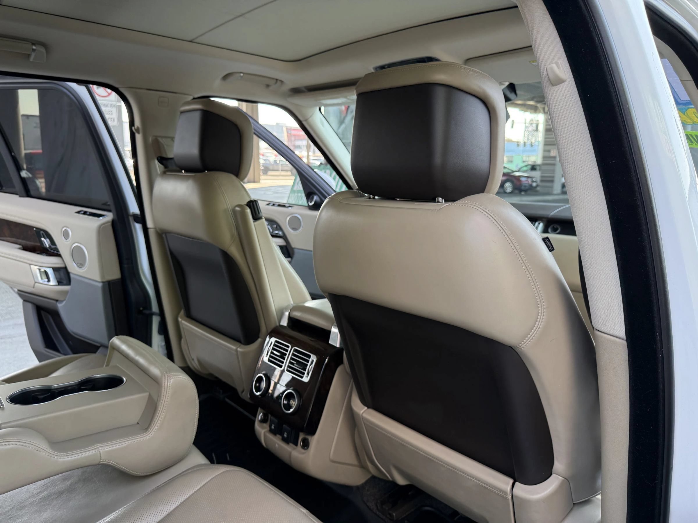 Used 2018 Land Rover Range Rover Supercharged AWD/4WD image 19