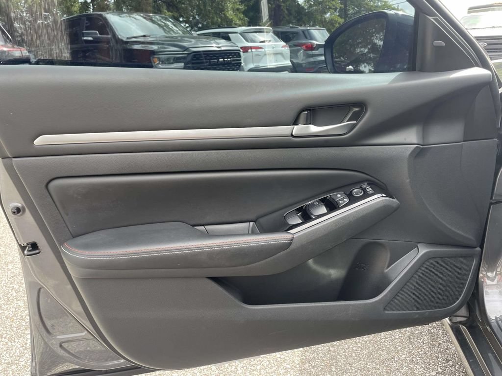 Used 2024 Nissan Altima 2.5 SR w/ SR Premium Package FWD image 16