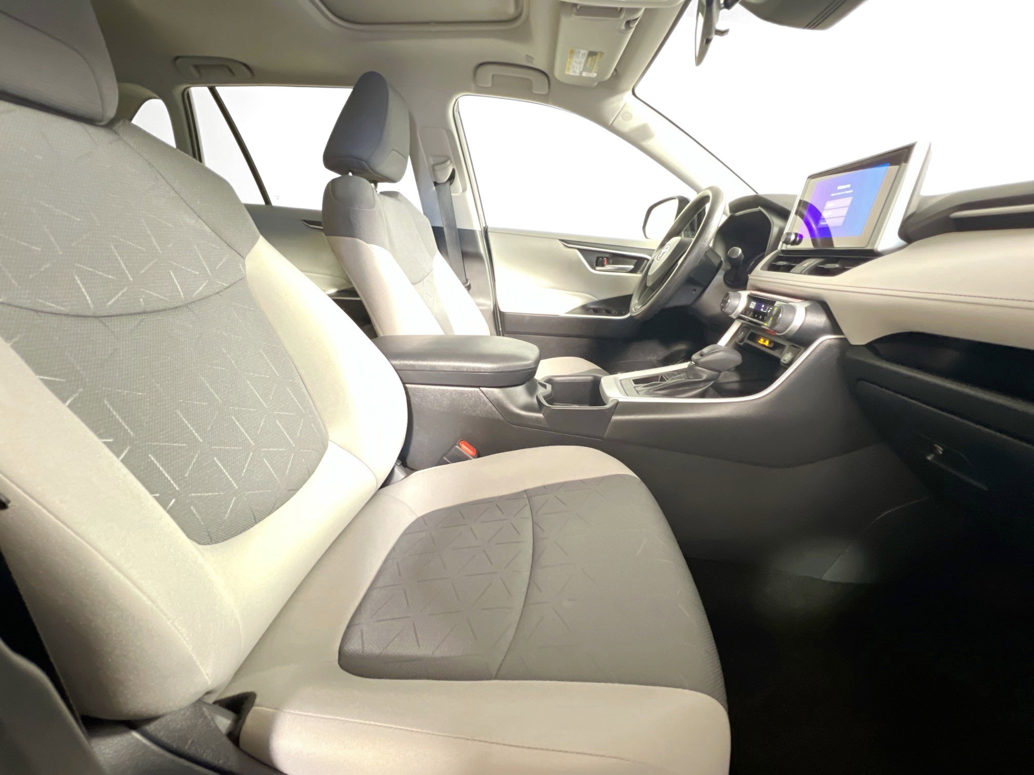 Used 2025 Toyota RAV4 XLE w/ Convenience Package image 31