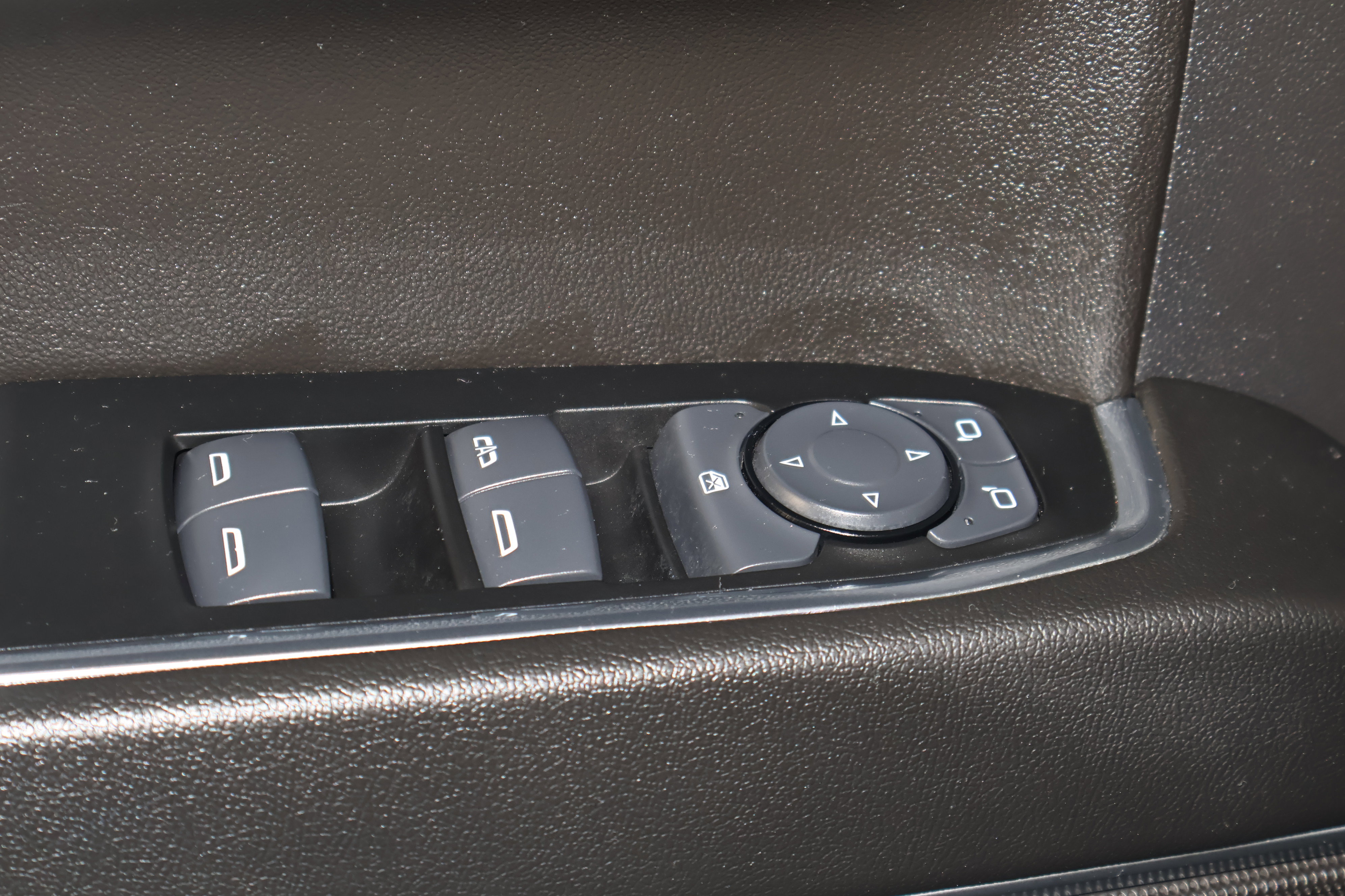 Used 2025 Chevrolet Silverado 1500 LT image 34