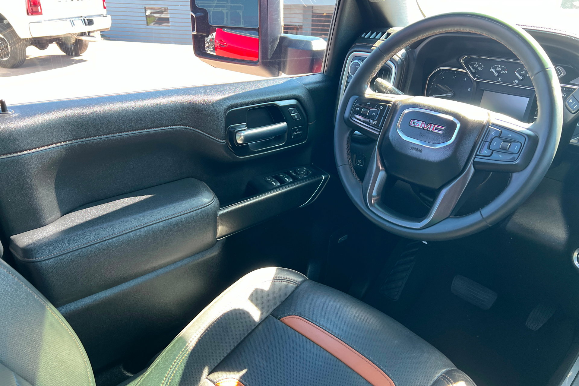 Used 2023 GMC Sierra 2500 AT4 w/ AT4 Preferred Package image 12