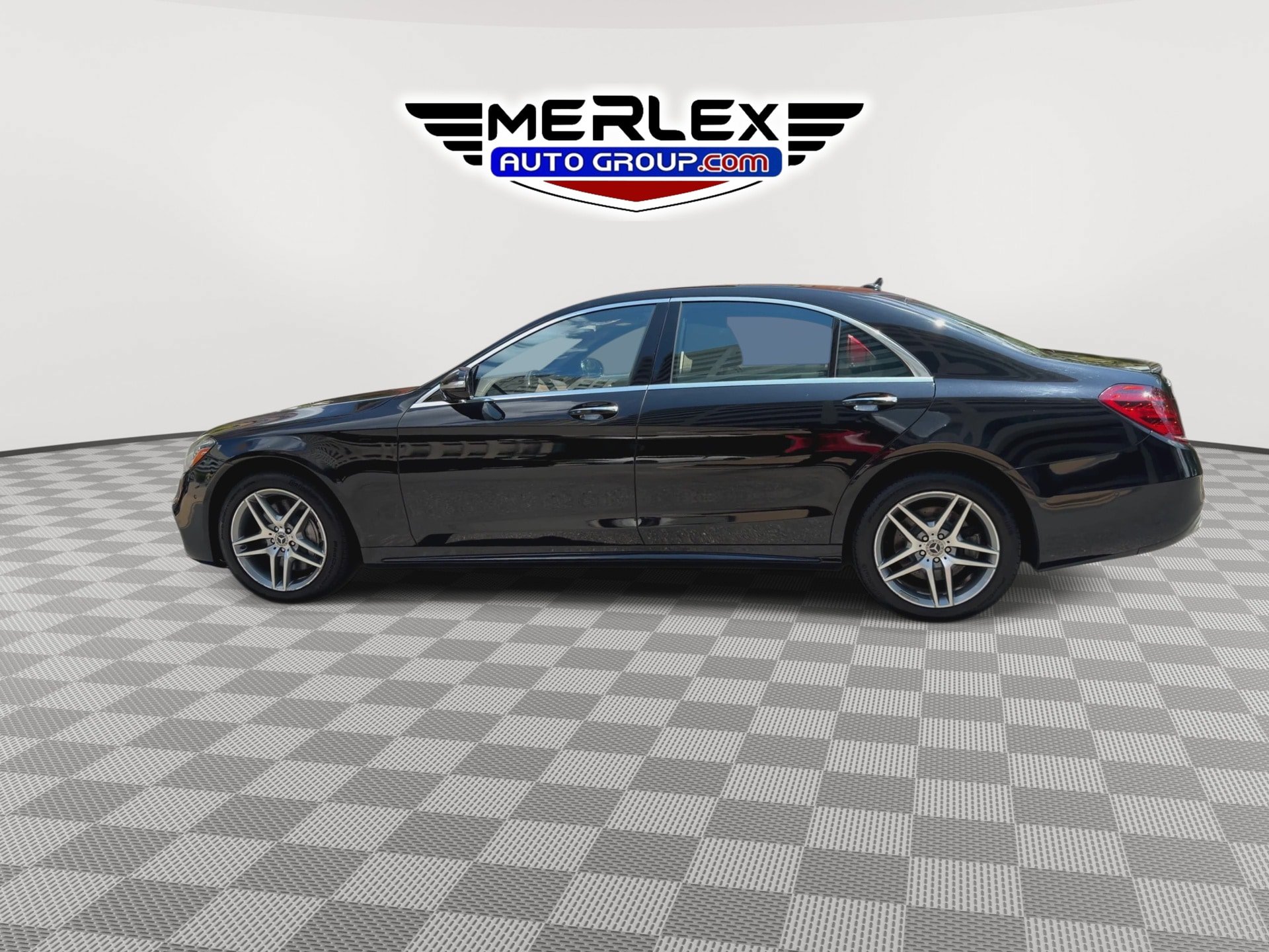 Used 2019 Mercedes-Benz S 560 4MATIC Sedan w/ AMG Line Exterior image 5