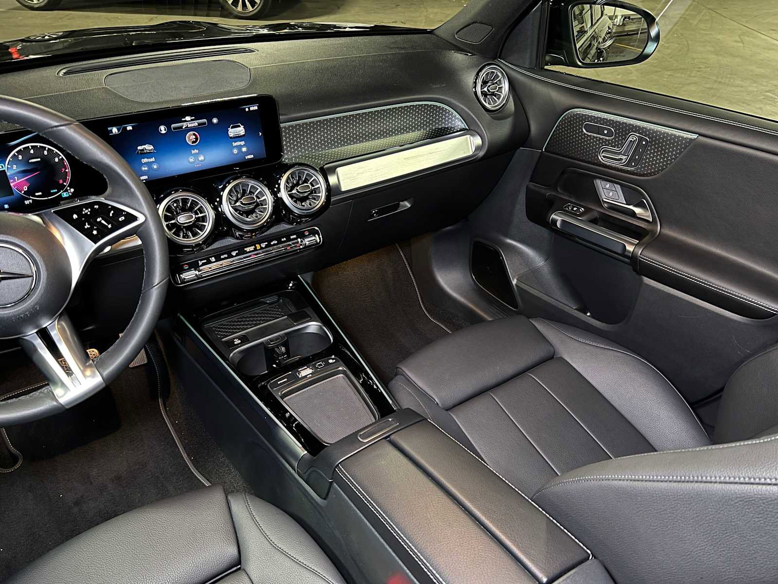 Used 2025 Mercedes-Benz GLB 250 4MATIC image 37