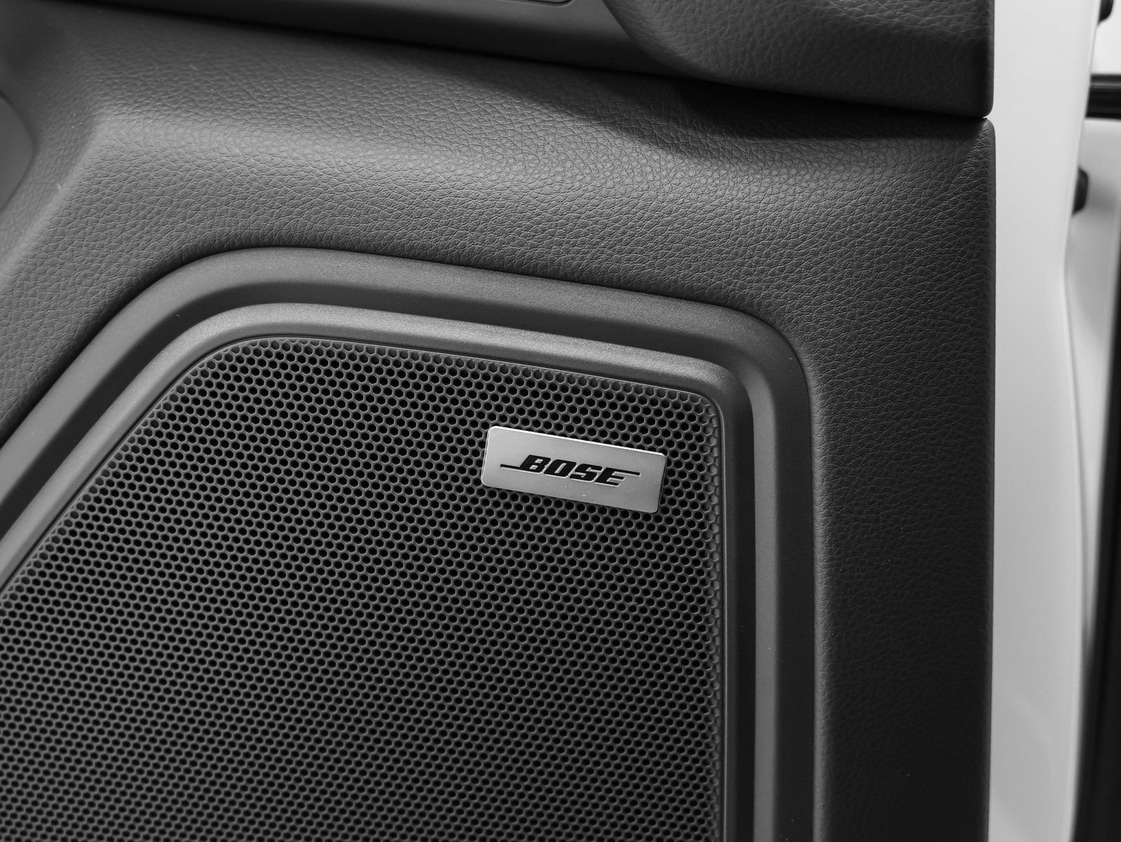 Certified 2026 Porsche Macan image 43