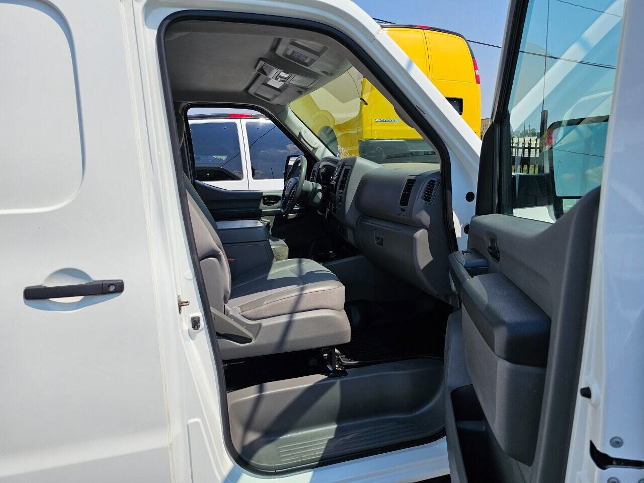 Used 2018 Nissan NV 2500 SV image 13