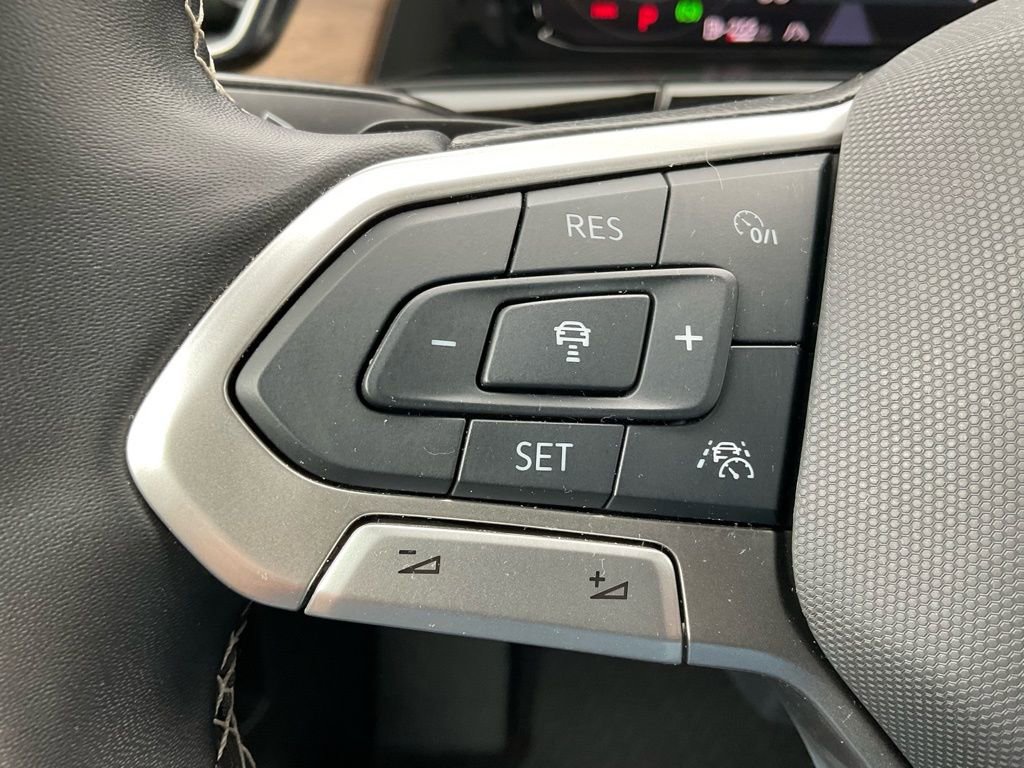 Used 2025 Volkswagen Atlas SE image 12