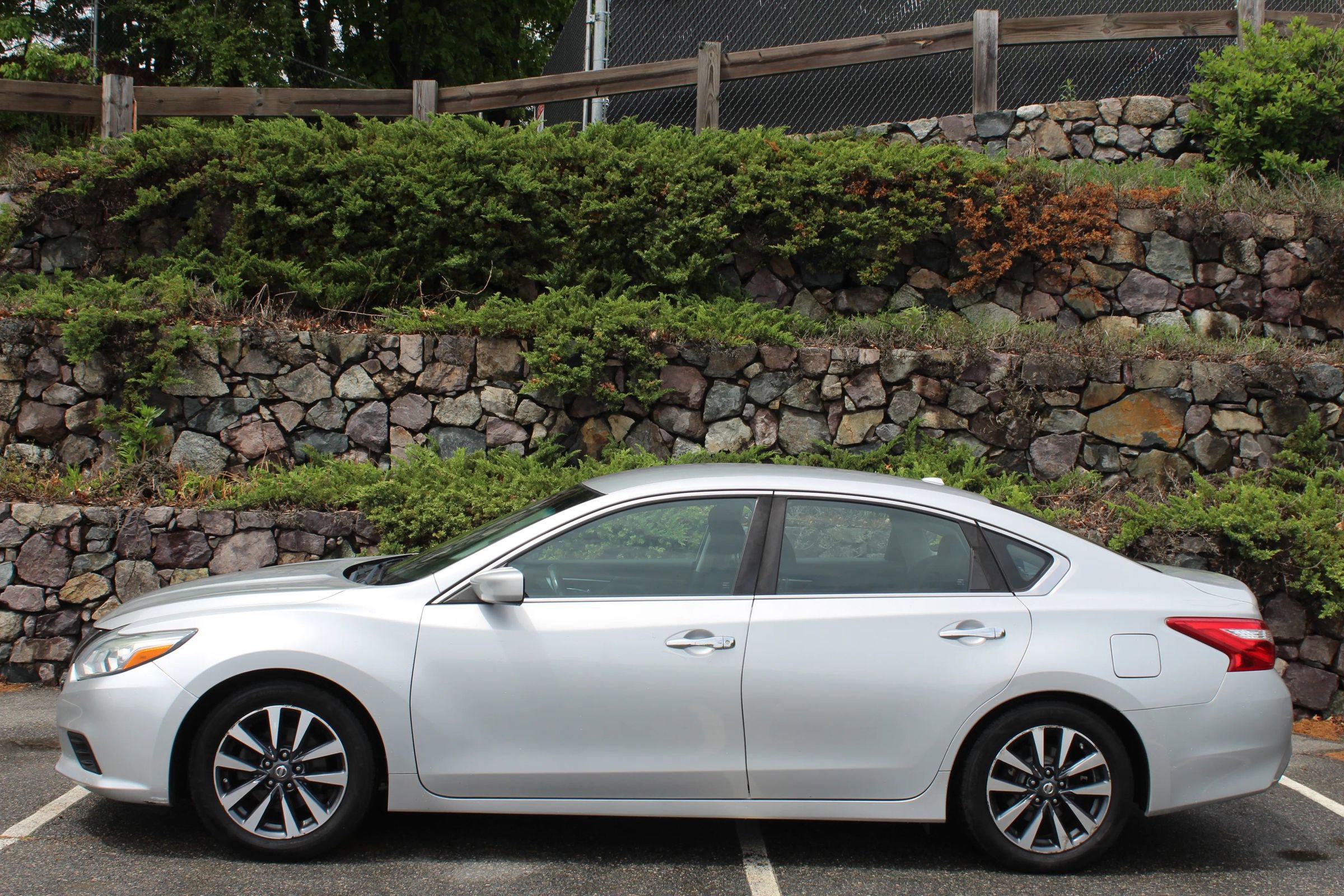 Used 2017 Nissan Altima 2.5 SV FWD image 6