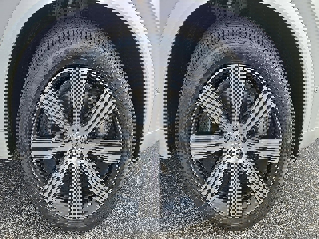 Used 2025 Volvo XC90 B6 Ultra w/ Protection Package Premier image 10