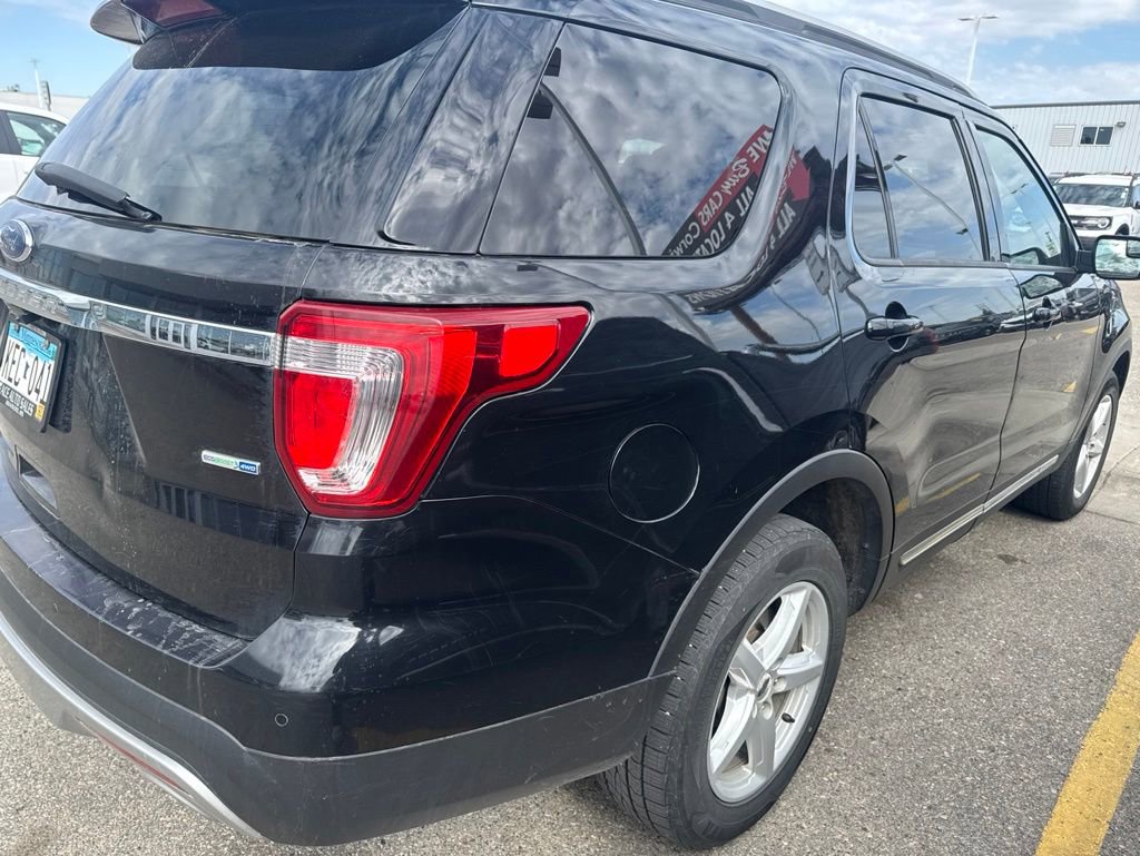 Used 2016 Ford Explorer XLT w/ Equipment Group 202A AWD/4WD image 7