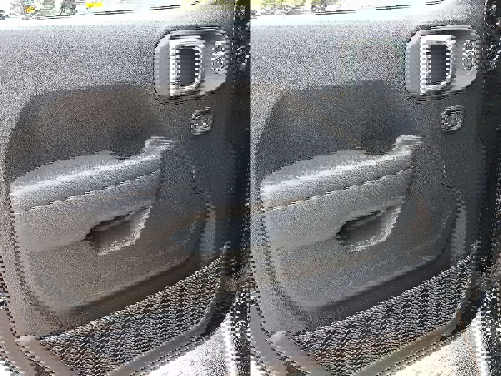 Used 2025 Jeep Wrangler Willys image 27