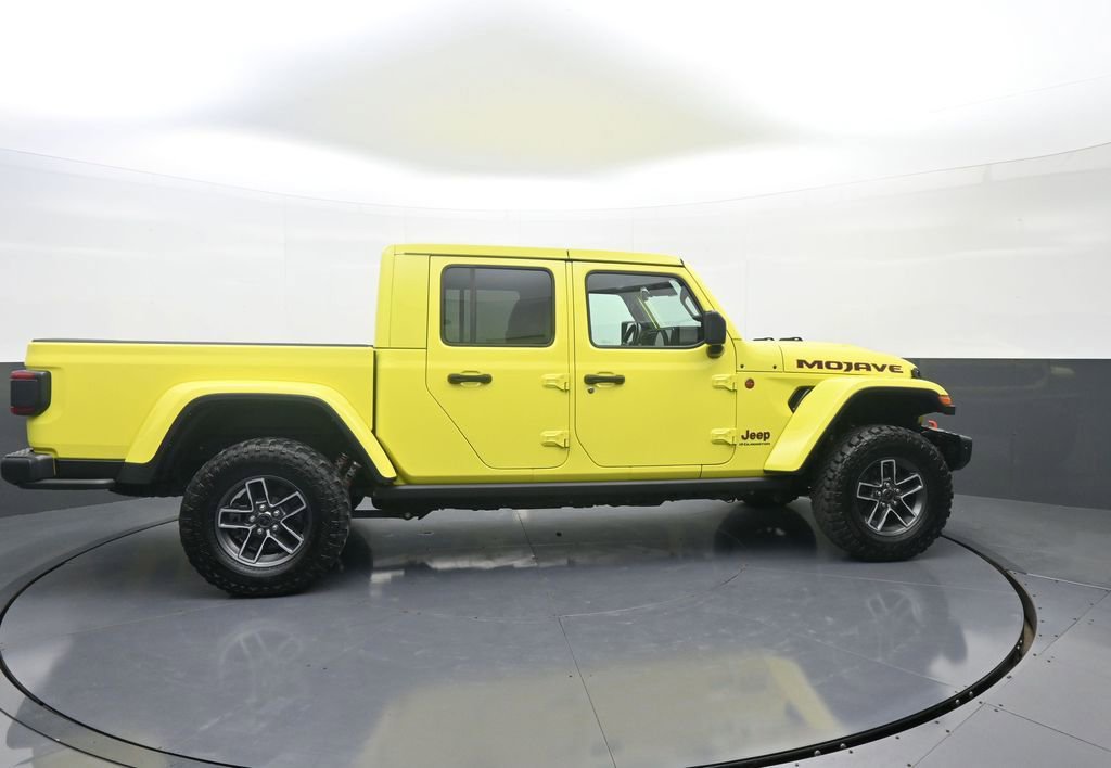 Used 2024 Jeep Gladiator Mojave AWD/4WD image 8