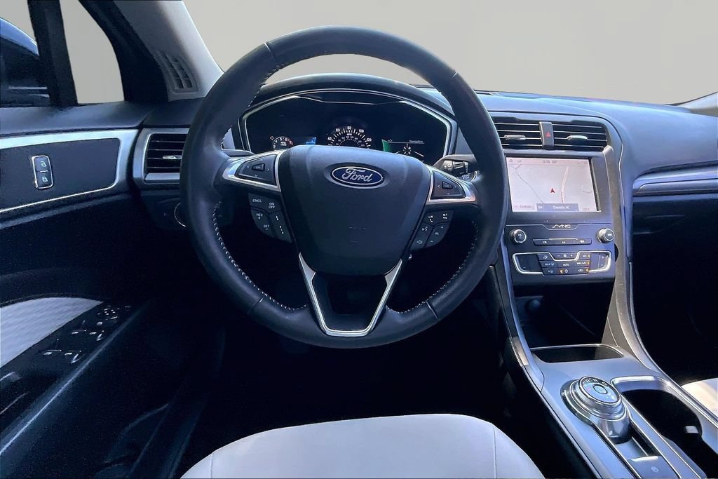 Used 2020 Ford Fusion SE w/ Equipment Group 151A FWD image 9