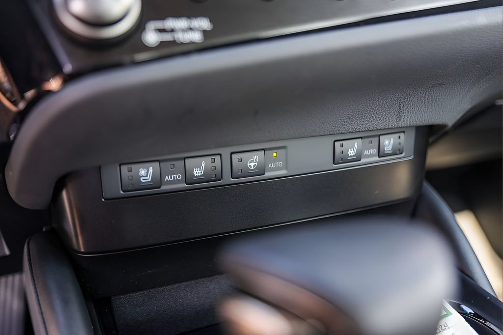 Used 2024 Lexus ES 350 w/ Premium Package FWD image 18
