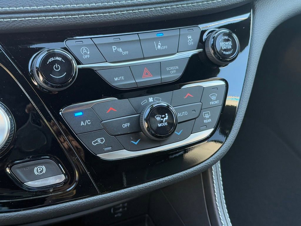 New 2026 Chrysler Pacifica Limited image 15