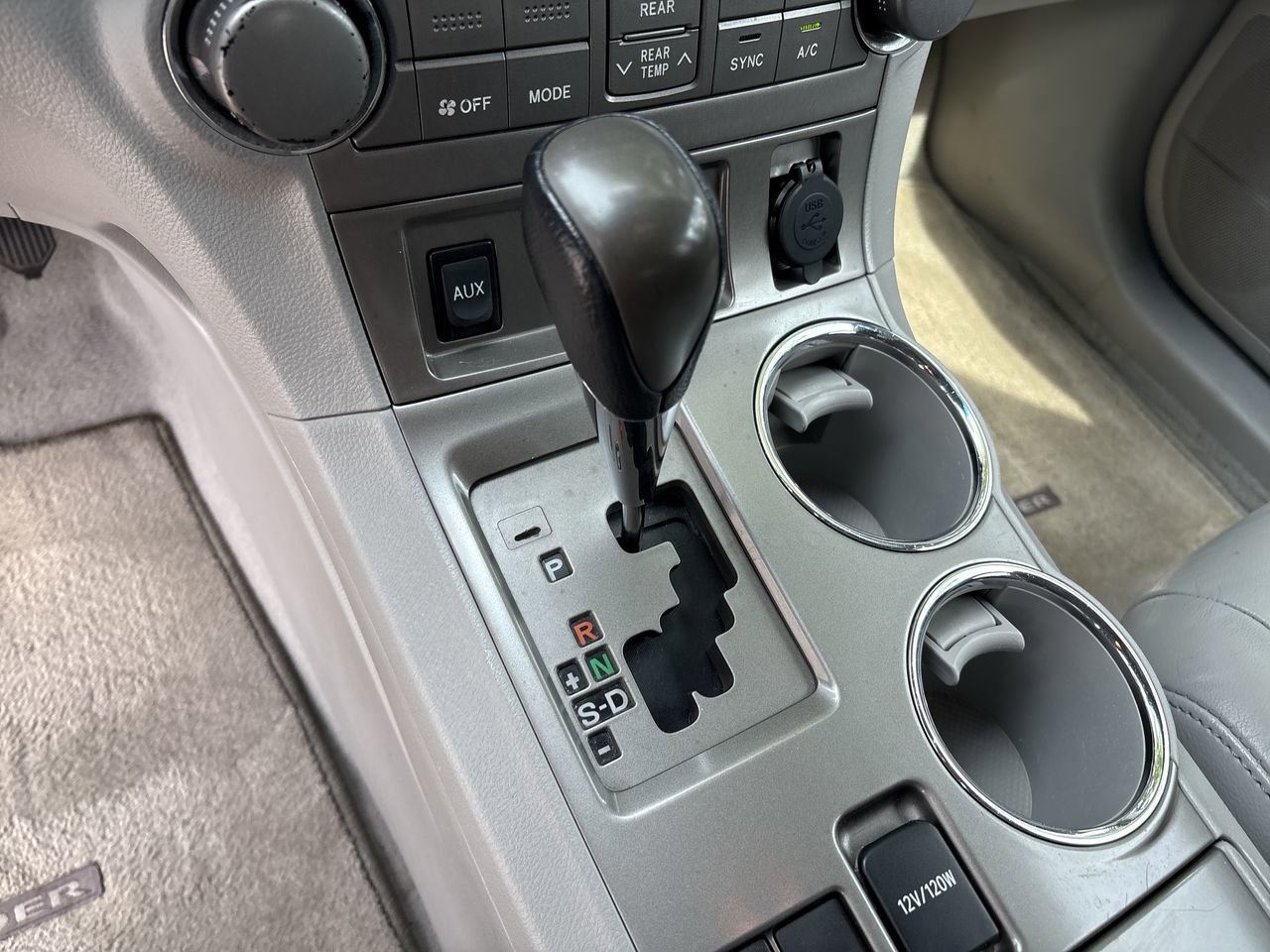 Used 2010 Toyota Highlander SE FWD image 16