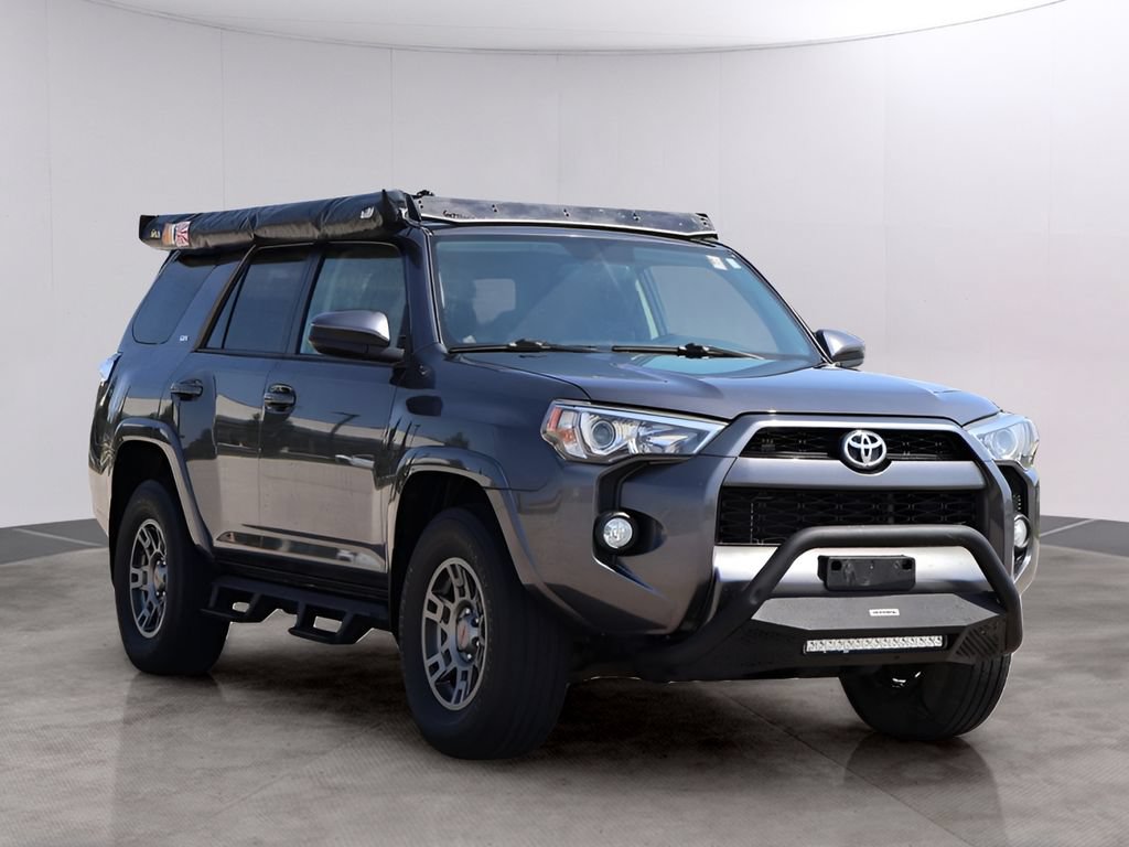 Used 2019 Toyota 4Runner SR5 AWD/4WD image 3