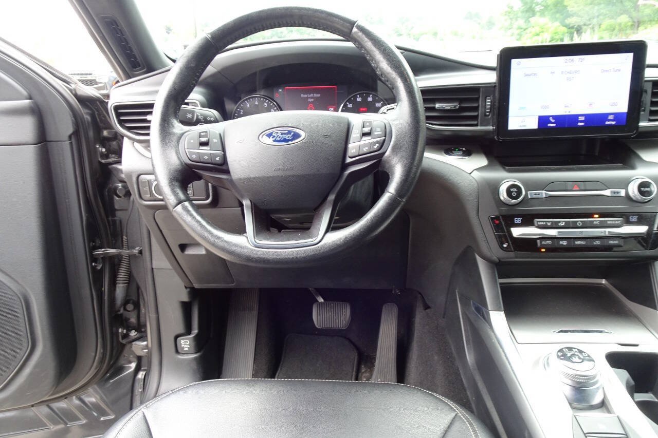 Used 2020 Ford Explorer XLT w/ Equipment Group 202A AWD/4WD image 20